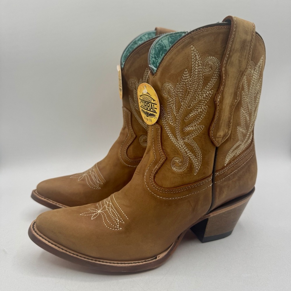 Corral Gold Embroidery Boots Women's Size 7.5 M Golden Tan Leather